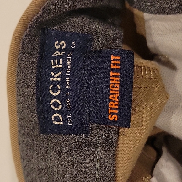 Dockers Men's Straight Fit Khaki Casual Pants - Picture 5 of 7